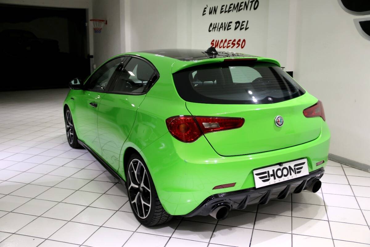 Sfoglia cinque porte della berlina Alfa Romeo Giulietta – gli